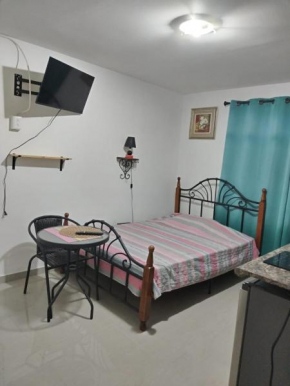Amueblado tipo estudio hermoso tranquilo y acogedor cocina y baño privado independiente